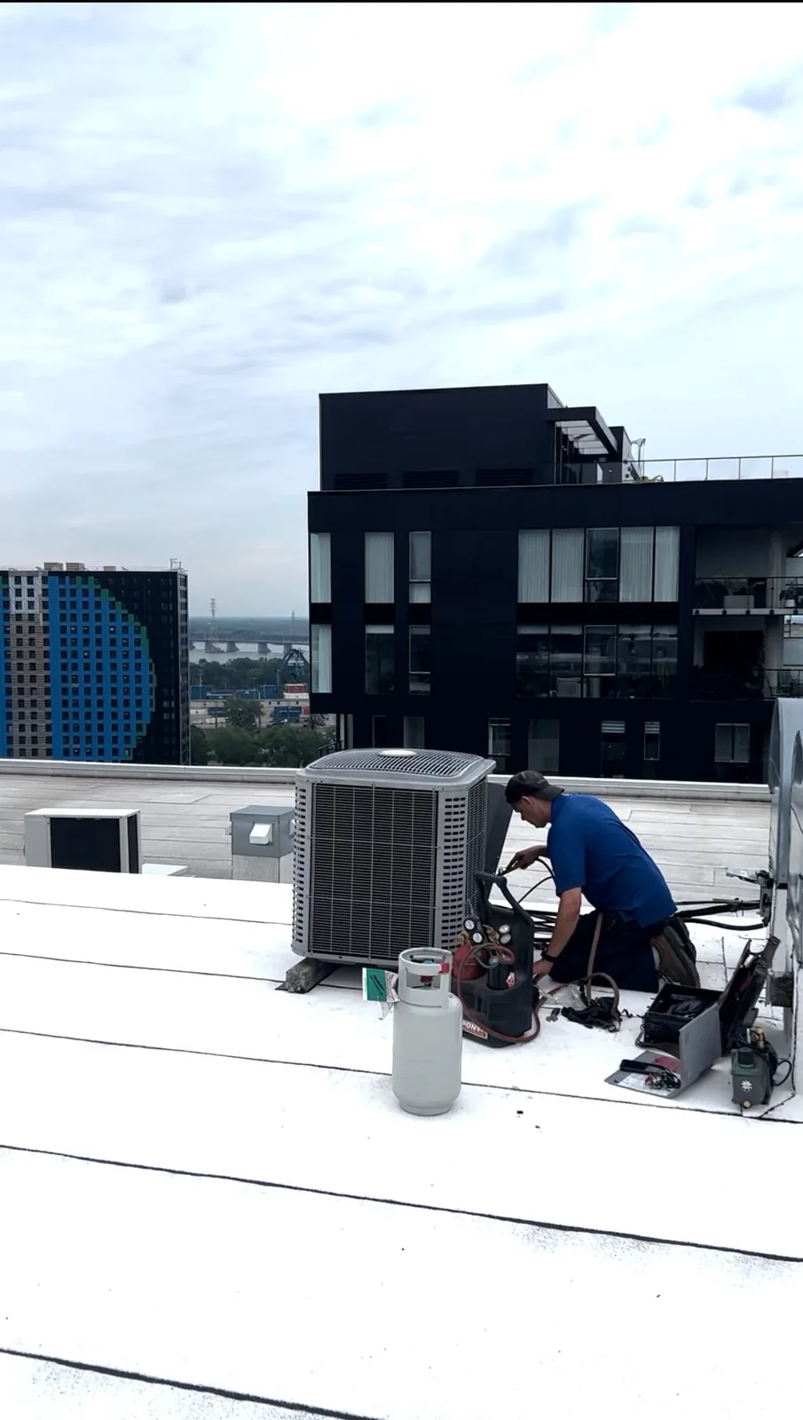 Rooftop condensing unit service